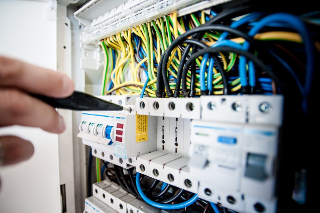 【跳掣】成日跳電？必讀全攻略｜常見原因＋自己檢查＋搵電工貼士